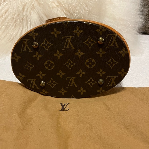 Authentic Louis Vuitton Bucket PM with Pochette - Picture 4 of 16